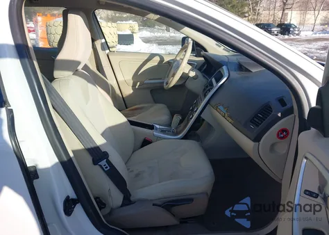 2010 Volvo Xc60 3.2 z USA, uszkodzony, nr VIN YV4960DL9A2116083